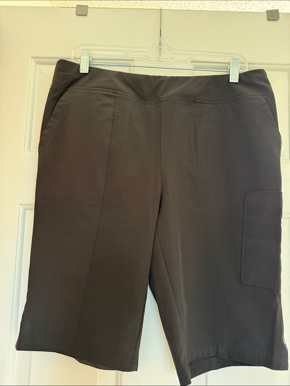 Women’s Pull-On Bermuda Shorts in Black
